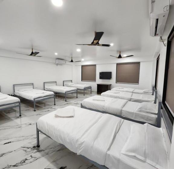 אתר נופש Nirved Retreat   A Backwater Forest Stay