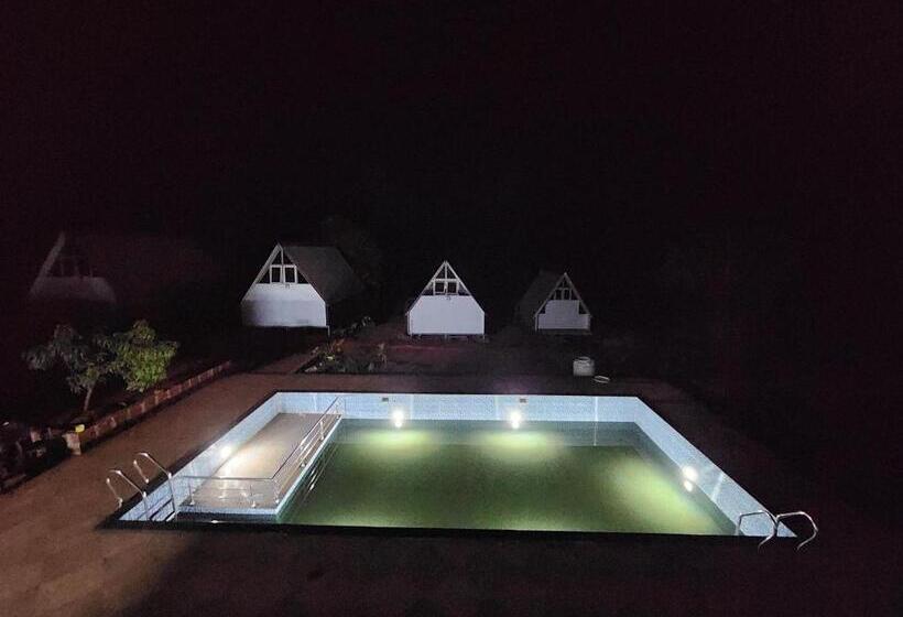 אתר נופש Nirved Retreat   A Backwater Forest Stay