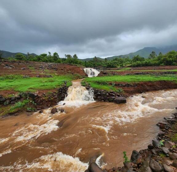 אתר נופש Nirved Retreat   A Backwater Forest Stay