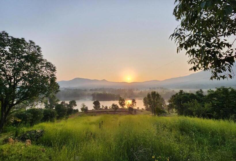 אתר נופש Nirved Retreat   A Backwater Forest Stay