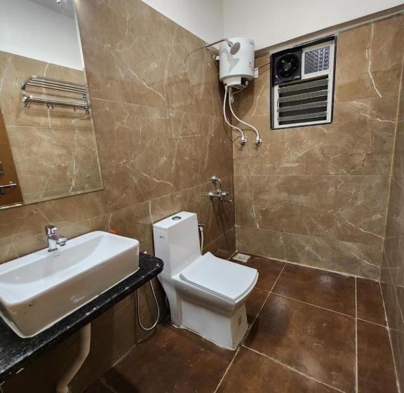 אתר נופש Nirved Retreat   A Backwater Forest Stay