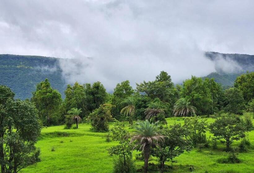 אתר נופש Nirved Retreat   A Backwater Forest Stay