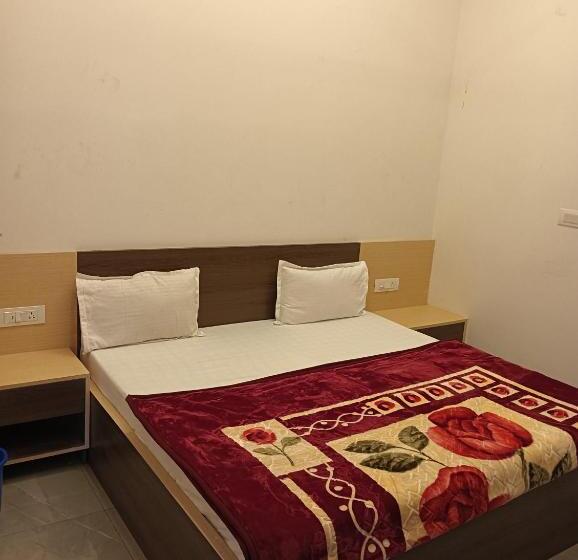 Shree Radhe Mohan Hotel And Resort Khatushyamji