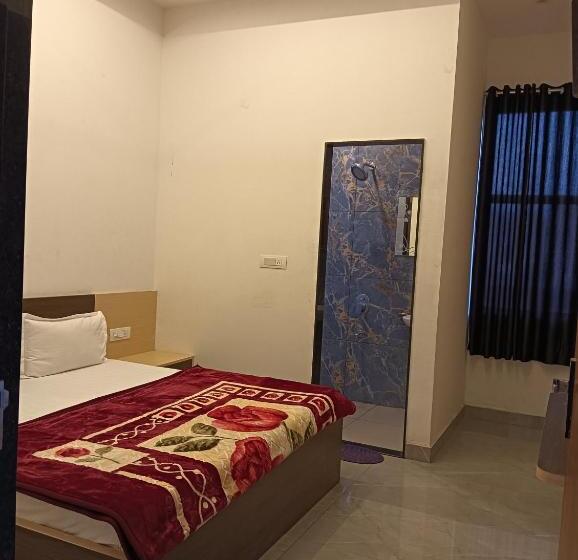 Shree Radhe Mohan Hotel And Resort Khatushyamji