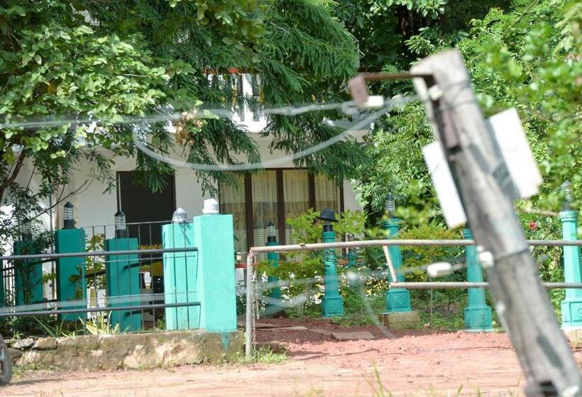 Spice Village Hotel & Restaurant