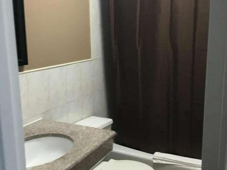 فندق Americas Best Value Inn Avenel Woodbridge