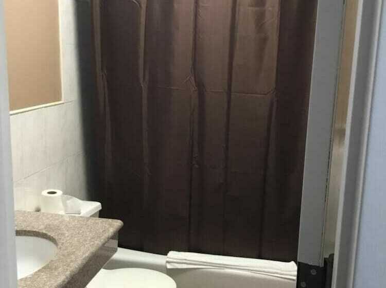 فندق Americas Best Value Inn Avenel Woodbridge