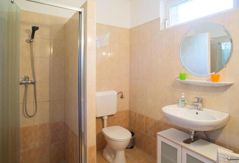 酒店 Andrea Apartmanhaz