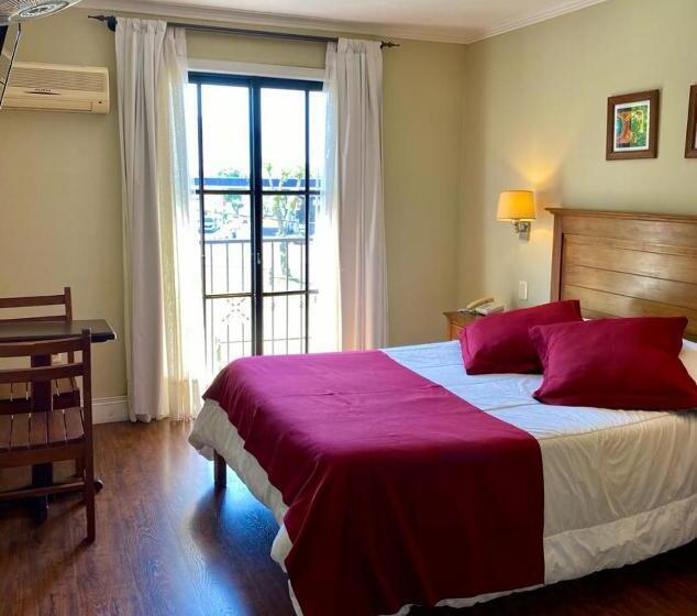 هتل Ayres Colonia