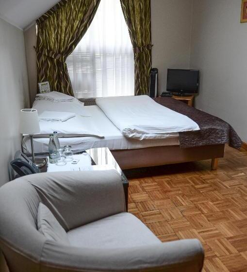 בית מלון כפרי Azyl