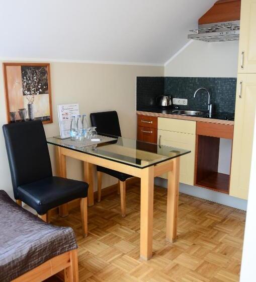 בית מלון כפרי Azyl