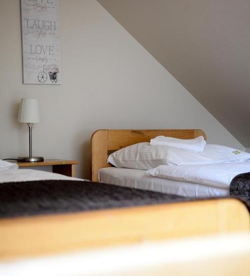 בית מלון כפרי Azyl