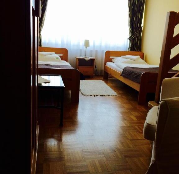 בית מלון כפרי Azyl