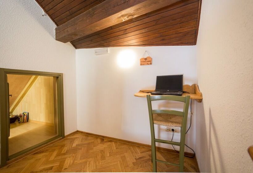 Berghi Hotel And Apartments