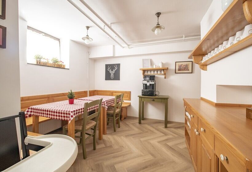 Berghi Hotel And Apartments