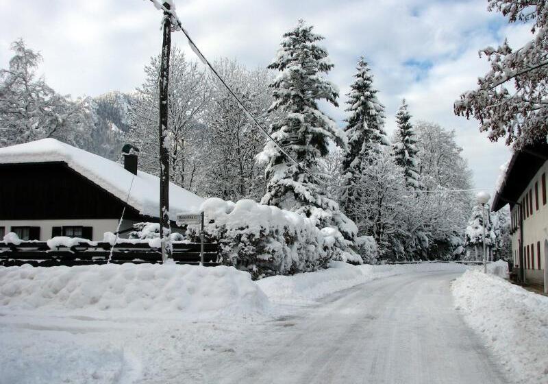 Berghi Hotel And Apartments