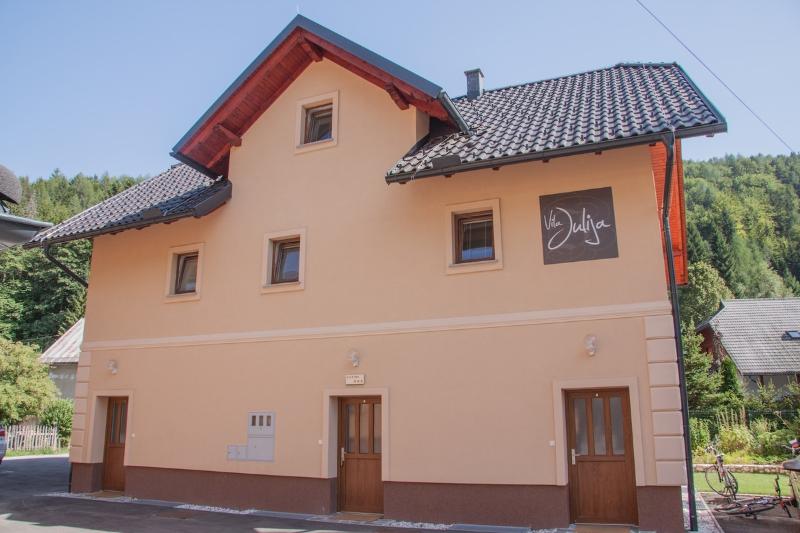 Berghi Hotel And Apartments