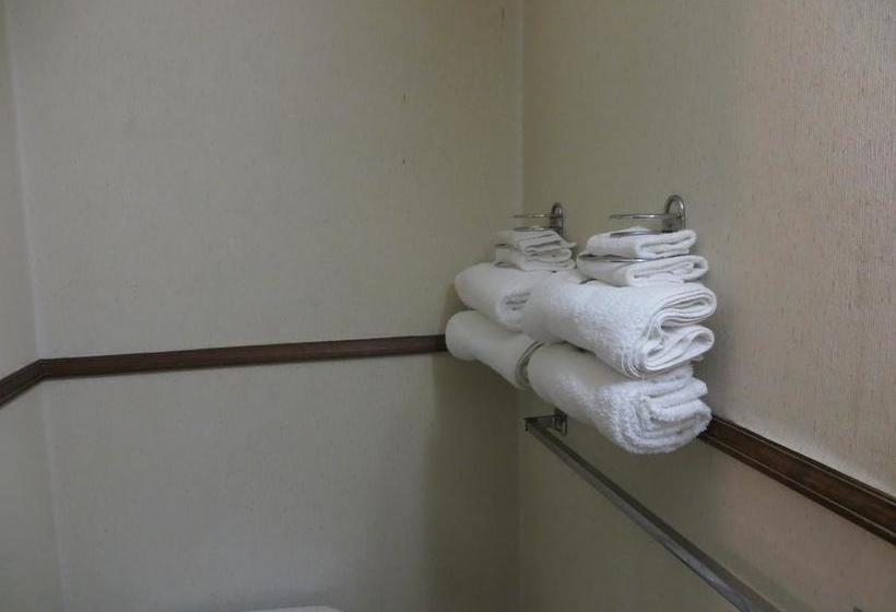 Отель Budget Inn Express Grand Forks