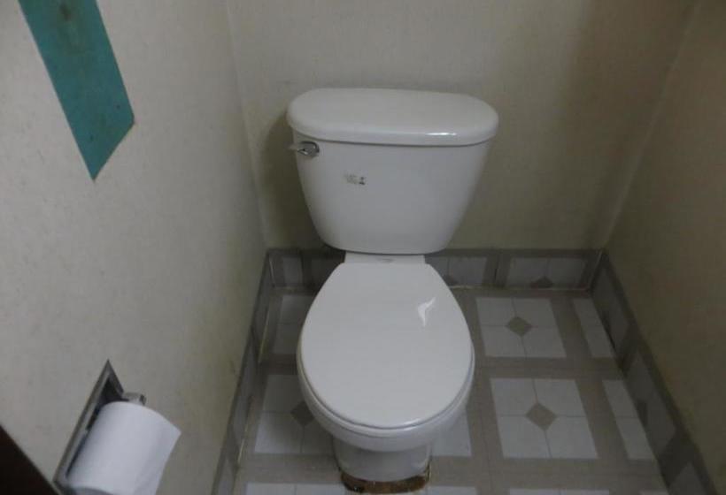 Отель Budget Inn Express Grand Forks