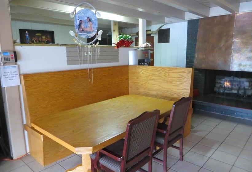 Отель Budget Inn Express Grand Forks