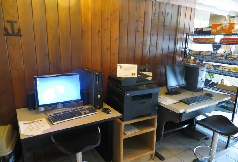 Отель Budget Inn Express Grand Forks