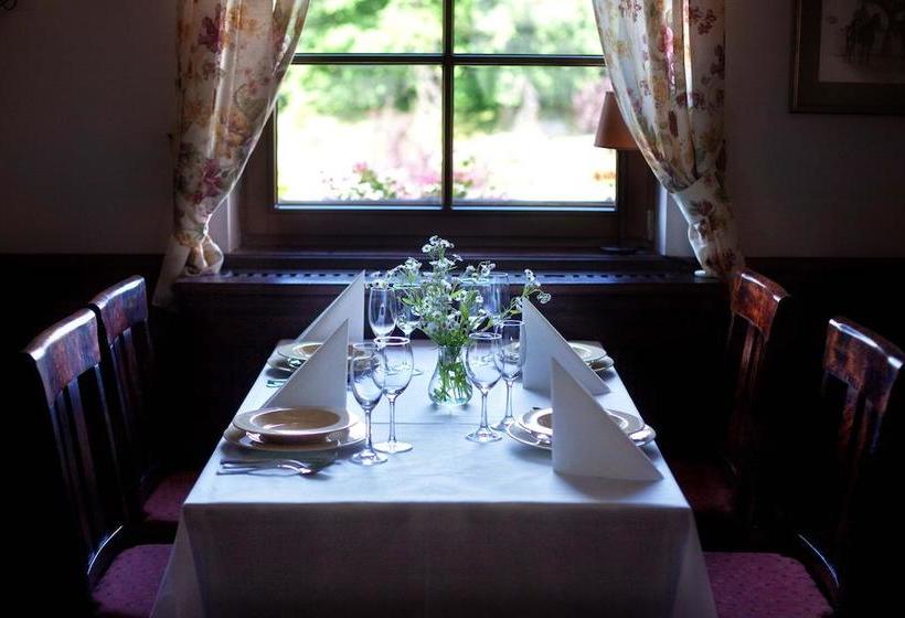 בית מלון כפרי Gostar