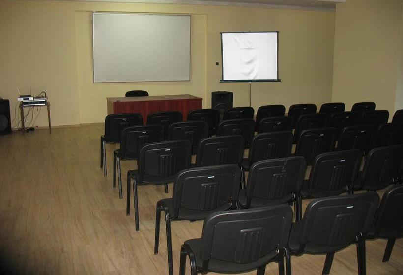 בית מלון כפרי Gostar