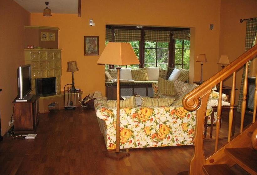 בית מלון כפרי Gostar