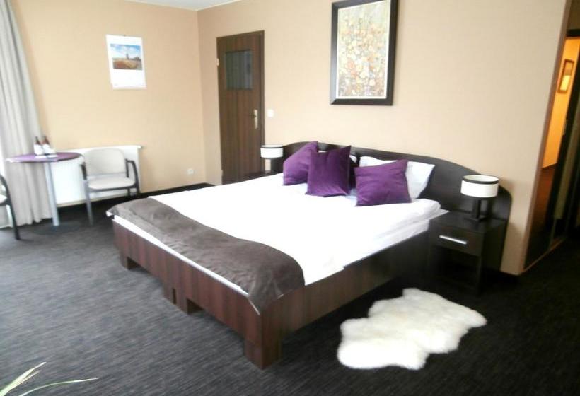 هتل Centrum Szkolenioworekreacyjne Park Poniwiec