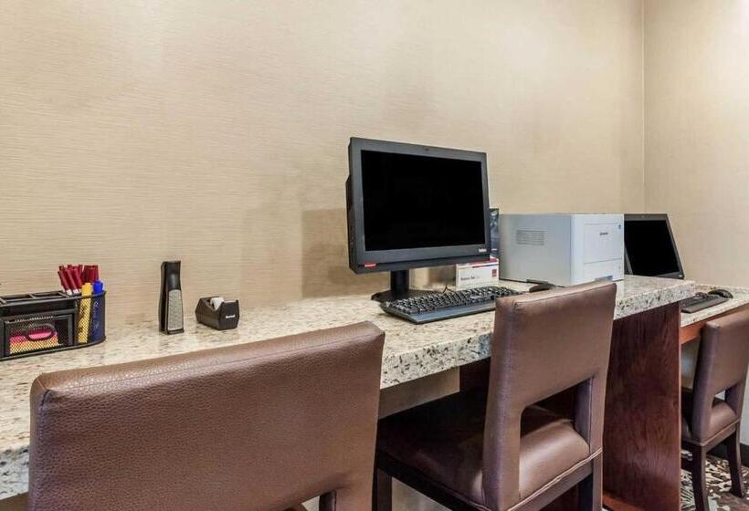 Отель Comfort Suites University Brookings