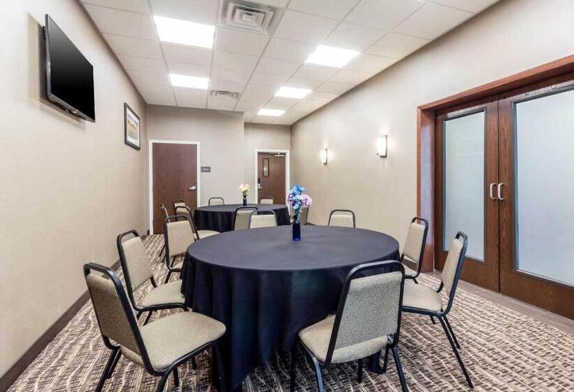 Отель Comfort Suites University Brookings