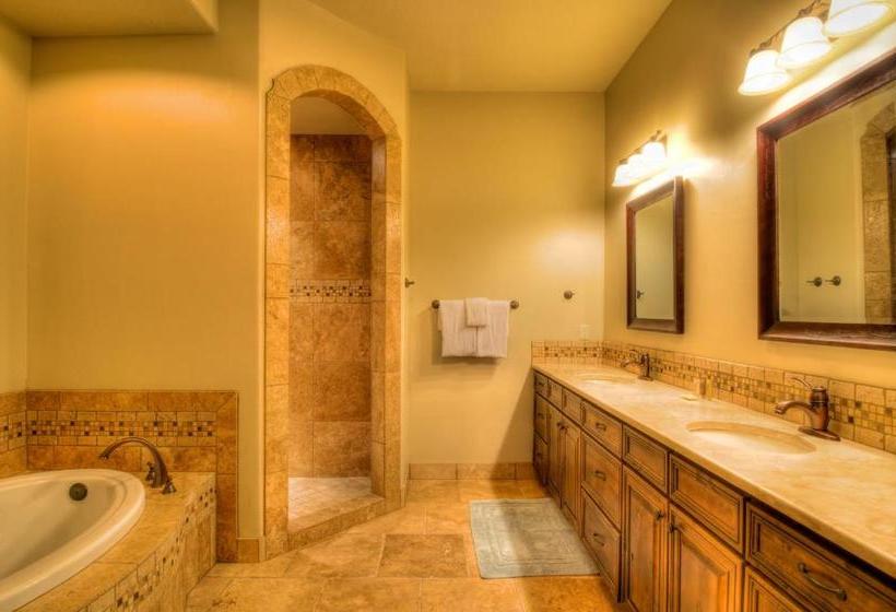 فندق Coral Springs Resort