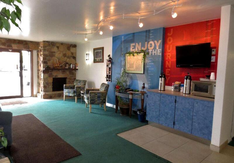 فندق Country Hearth Inn Iron Mountain