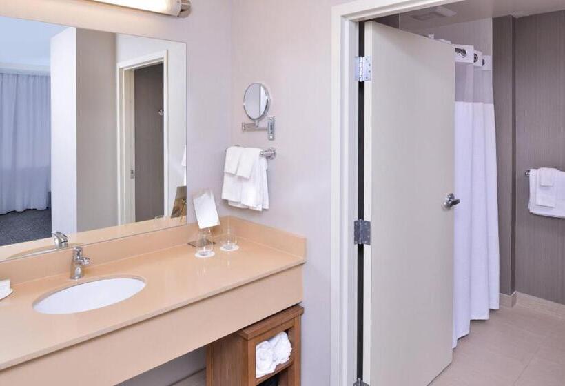 فندق Courtyard By Marriott Columbus Grove City