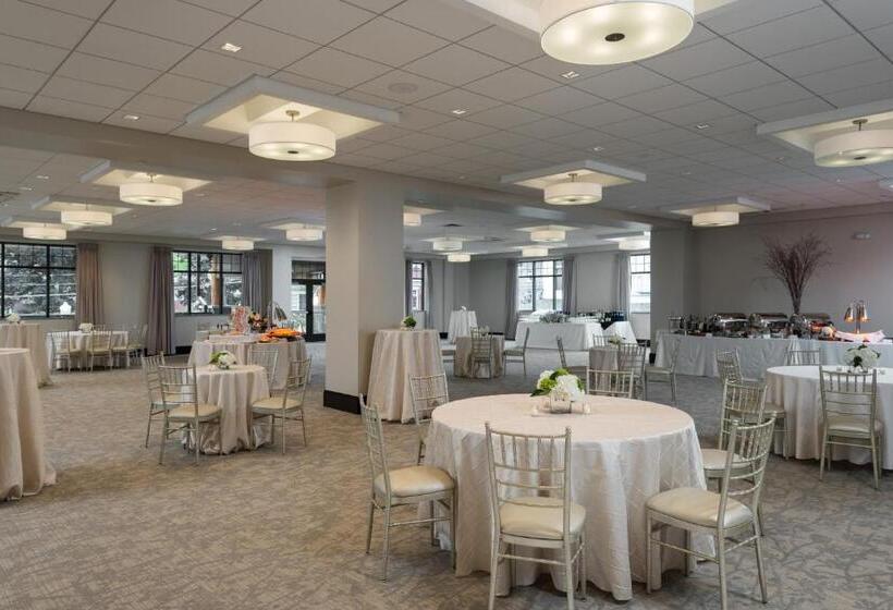 Отель Courtyard By Marriott Lake George