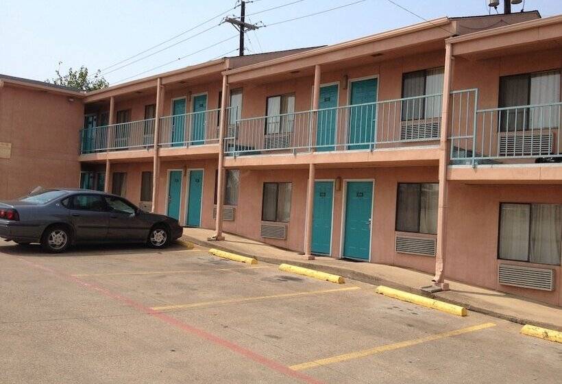 בית מלון כפרי Crown Inn