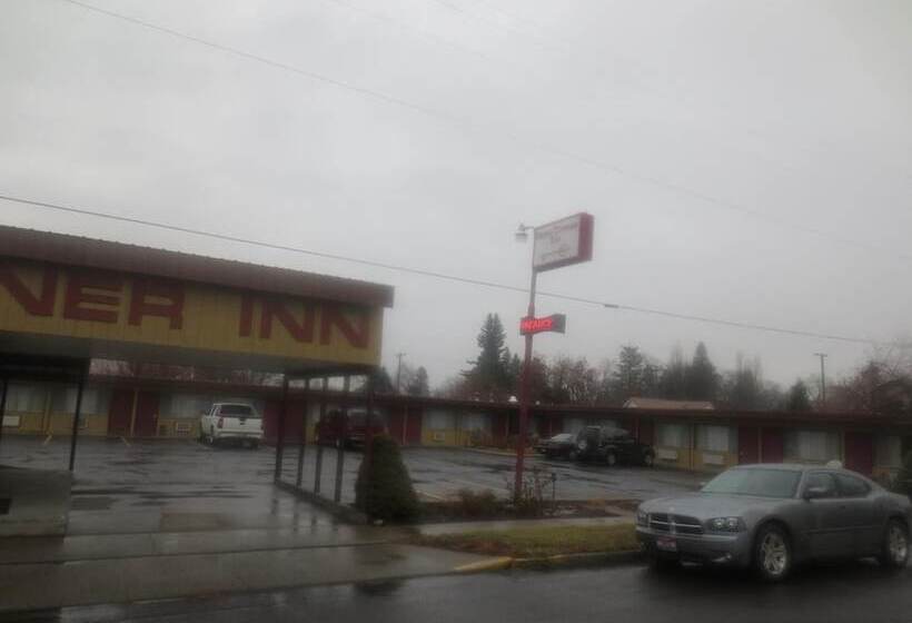 בית מלון כפרי Downtowner Inn