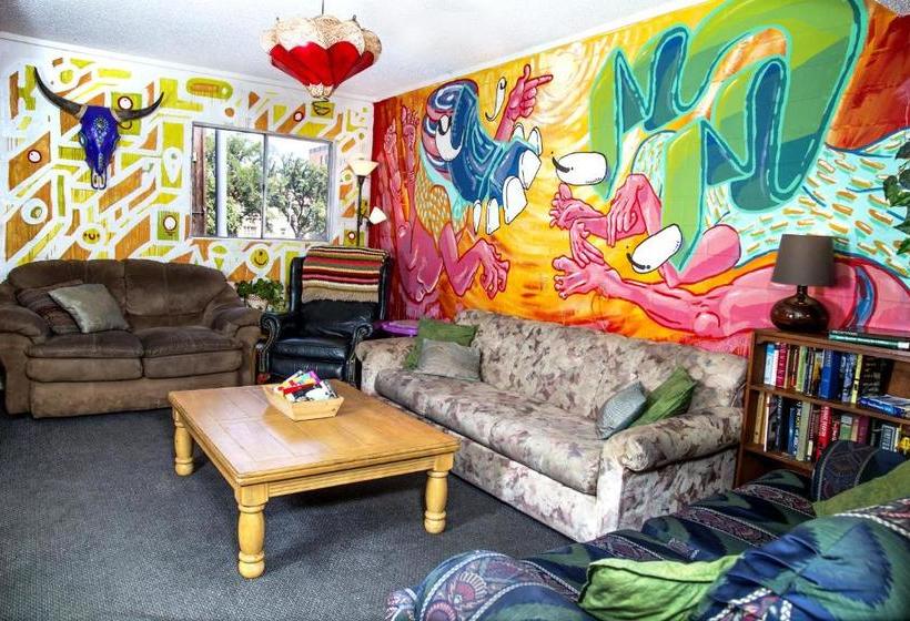 Отель Drifter Jack's Hostel