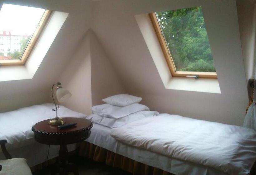 בית מלון כפרי Dworek Genny