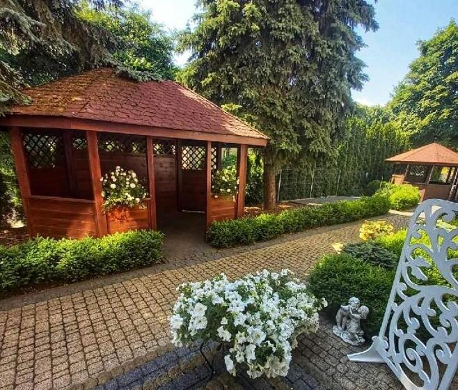 هتل Dworek Vesaria