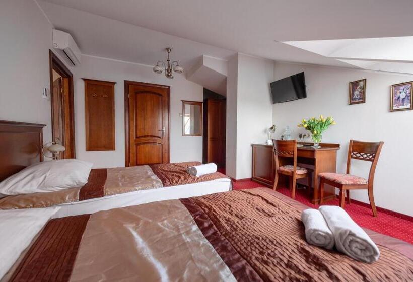 هتل Dworek Vesaria