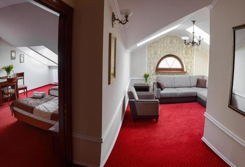 هتل Dworek Vesaria