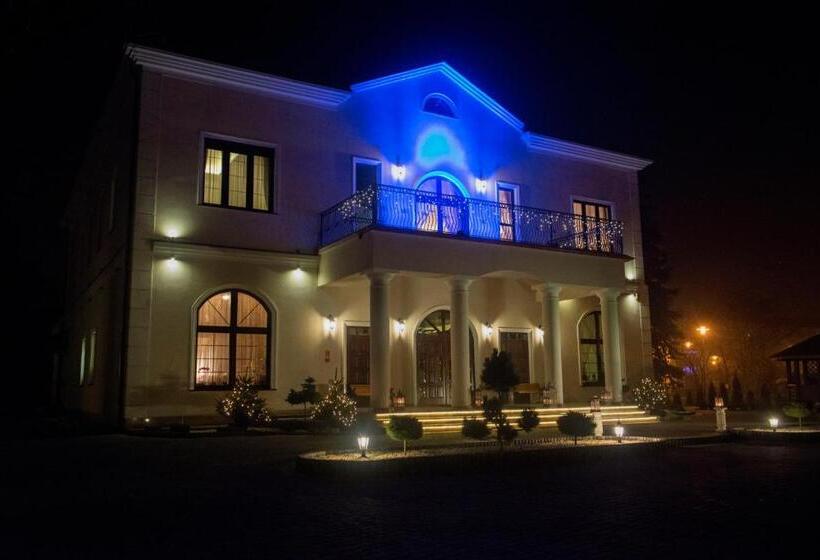 هتل Dworek Vesaria