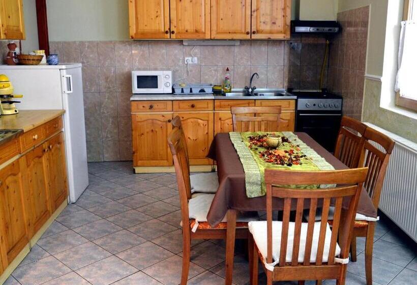 فندق Flamingo Vendégház