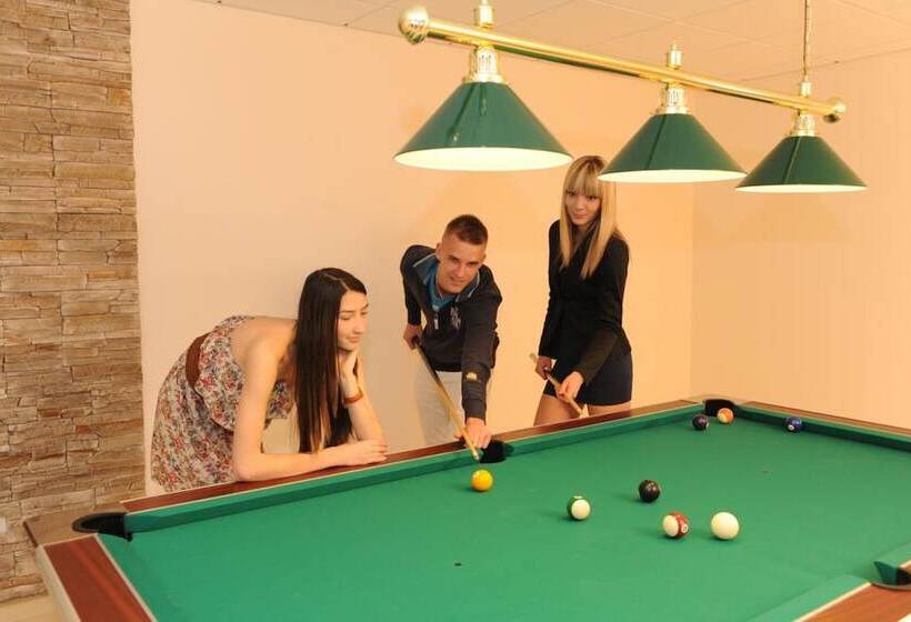 Отель Garzon Plaza