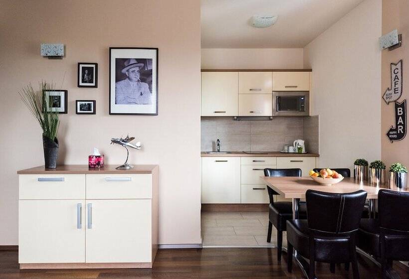 فندق Garzon Plaza