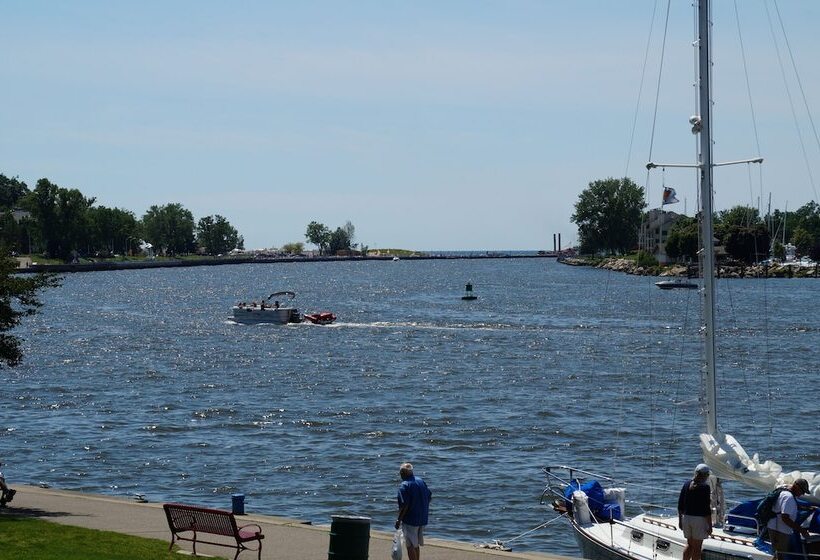 酒店 Harbor House Inn