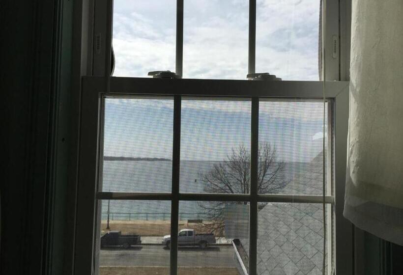 فندق Harborview Inn