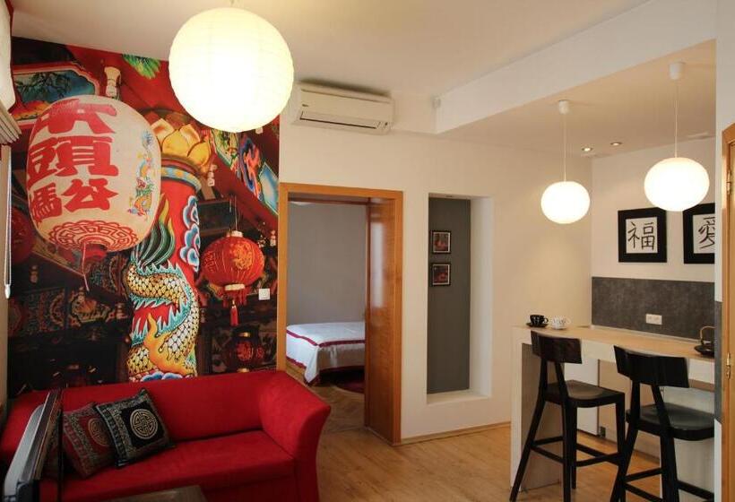 هتل Home & Travel