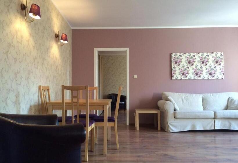 هتل Home & Travel